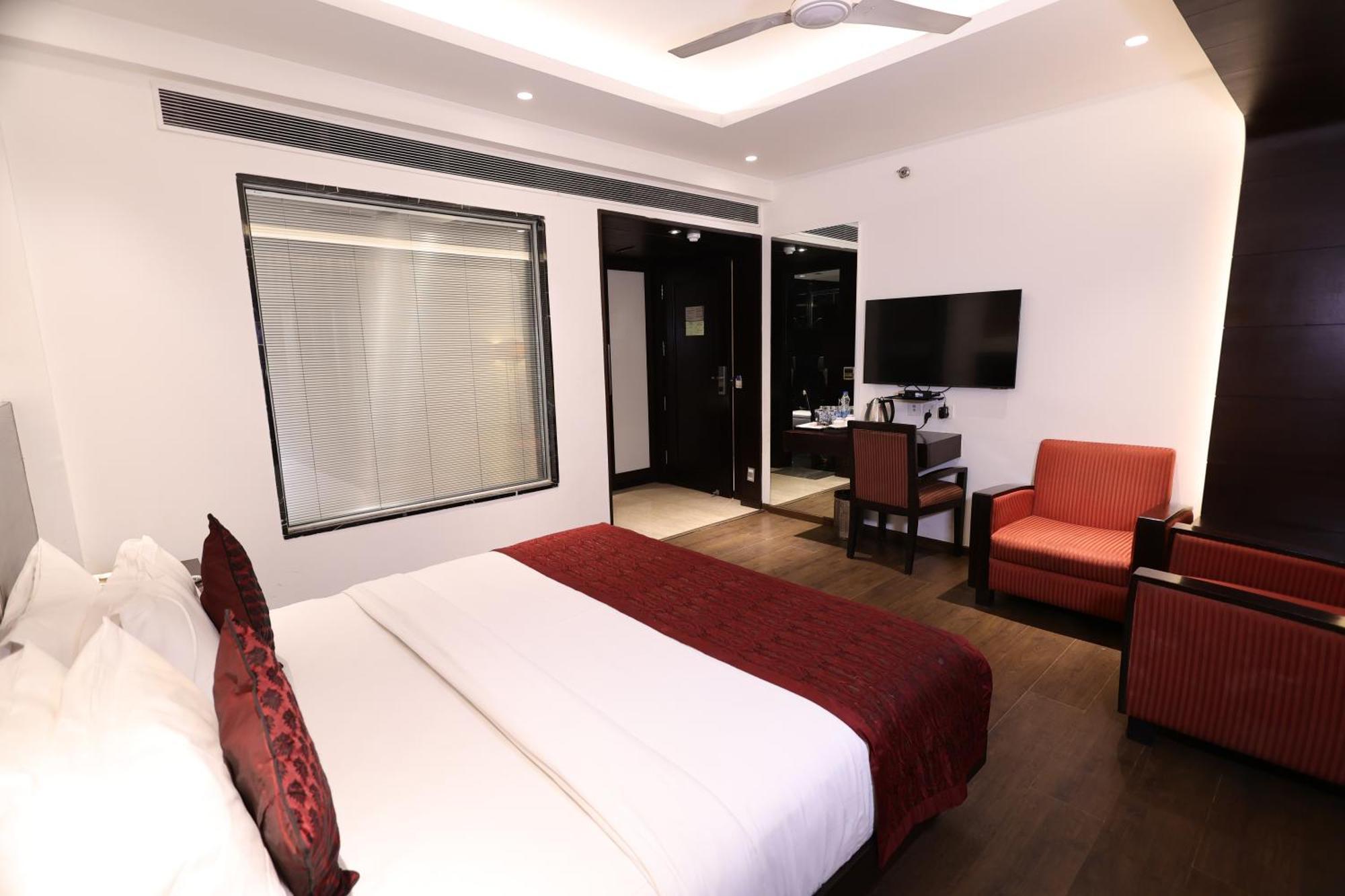 Hotel Godwin Deluxe -Free Airport Pickup -Traveller'S Choice Award Winner 2025 Нью-Делі Екстер'єр фото